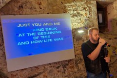 karaoke_bei_der_schlossparty_baumgarten_20250810_1221893488